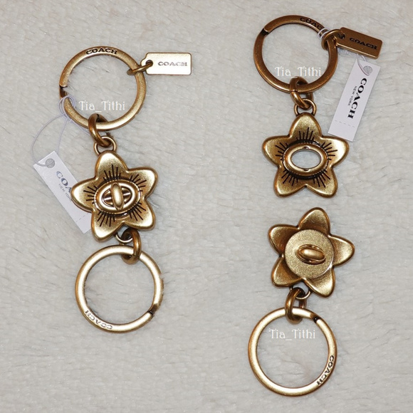Coach Wild Flower Turnlock Key Fob 🎉Host Pick🎉 - Picture 1 of 4